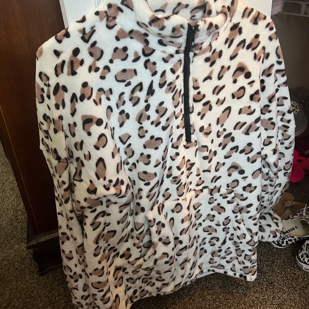 New. White leopard sherpa. Vanilla bay brand. Size small.